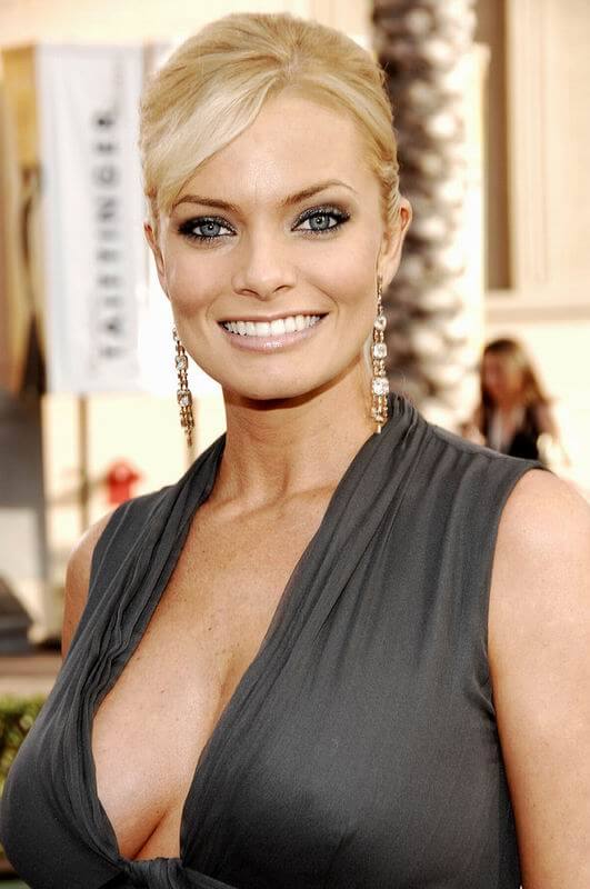 61 Sexy Jaime Pressly Boobs Pictures Show Off Her Sexy Fit Body To The World | Best Of Comic Books