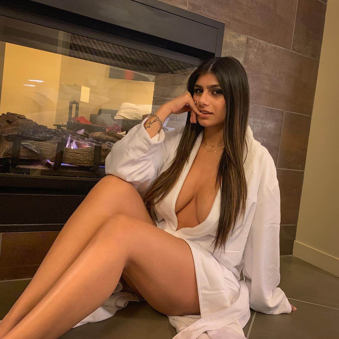61 Sexy Mia Khalifa Boobs Pictures Will Make You Bow Down To This Goddess | Best Of Comic Books
