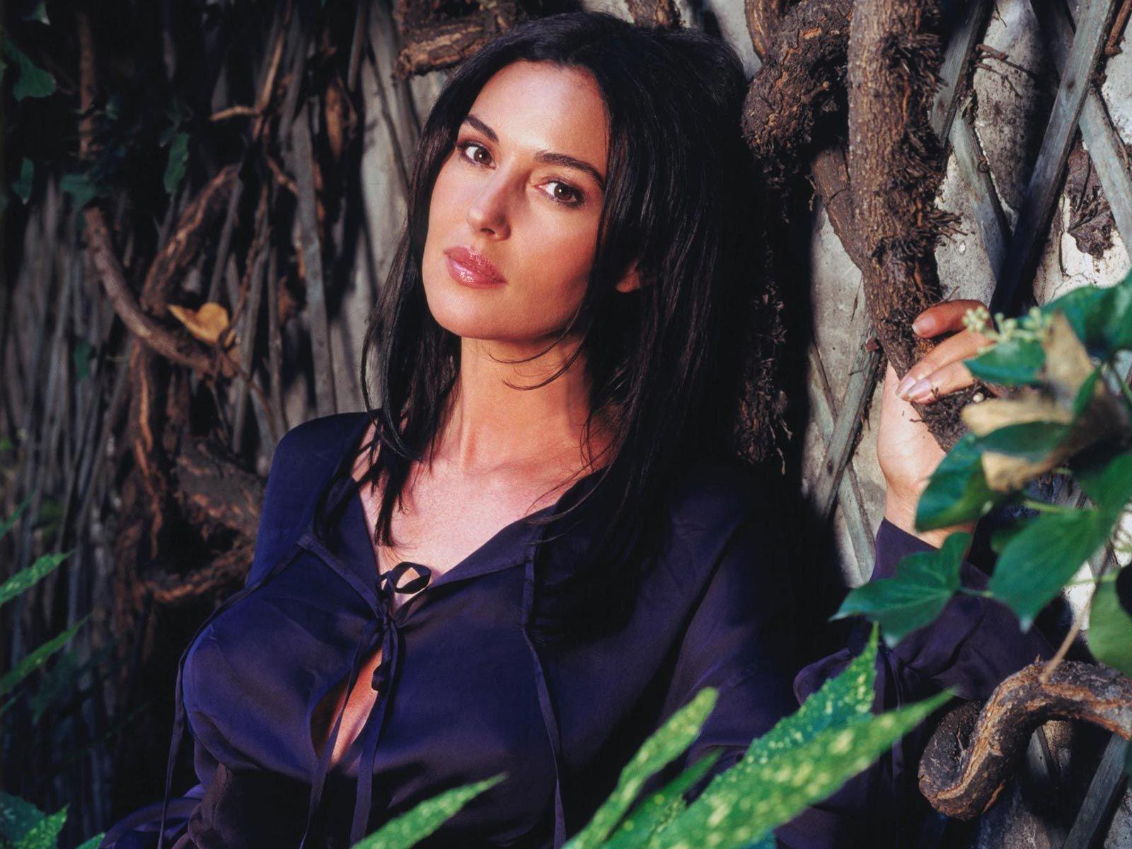 61 Sexy Monica Bellucci Boobs Pictures That You Can’t Miss | Best Of Comic Books