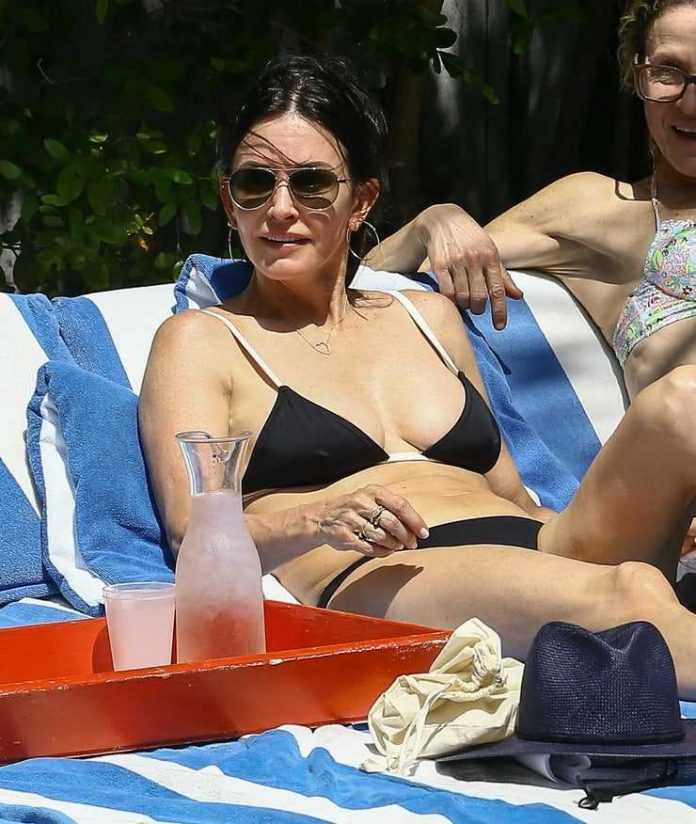 65+ Hot Pictures Of Courteney Cox Will Make You Crave For Her Curvy Body | Best Of Comic Books