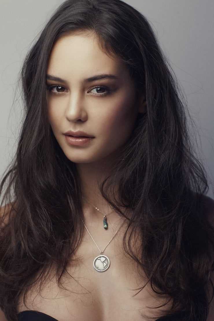 65+ Hot Pictures Of Courtney Eaton That Are Simply Gorgeous | Best Of Comic Books