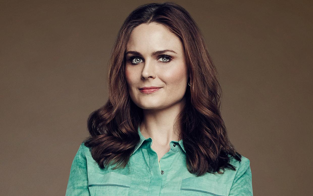 65+ Hot Pictures Of Emily Deschanel Are Delight For Fans | Best Of Comic Books