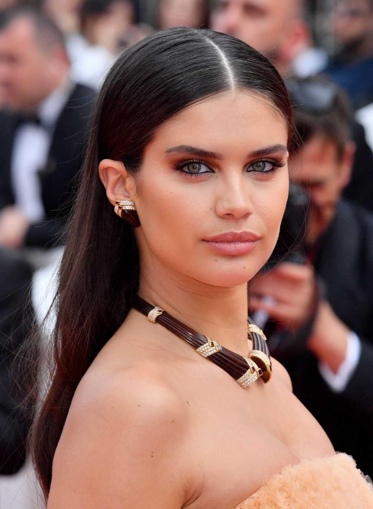 65+ Hot Pictures Of Sara Sampaio Which Will Make Your Day | Best Of Comic Books
