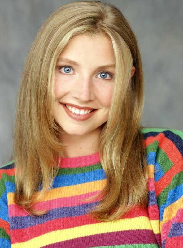 65+ Hot Pictures Of Sarah Chalke Are Extremely Sexy And Mouth-watering | Best Of Comic Books