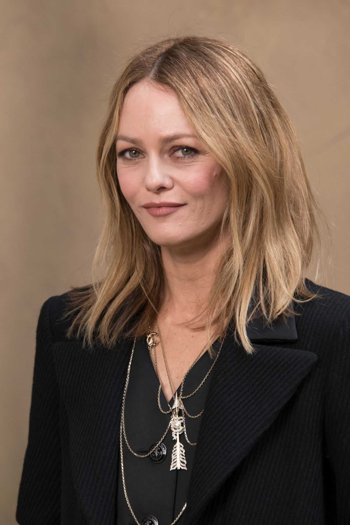 65+ Hot Pictures Of Vanessa Paradis Which Will Make Your Day | Best Of Comic Books
