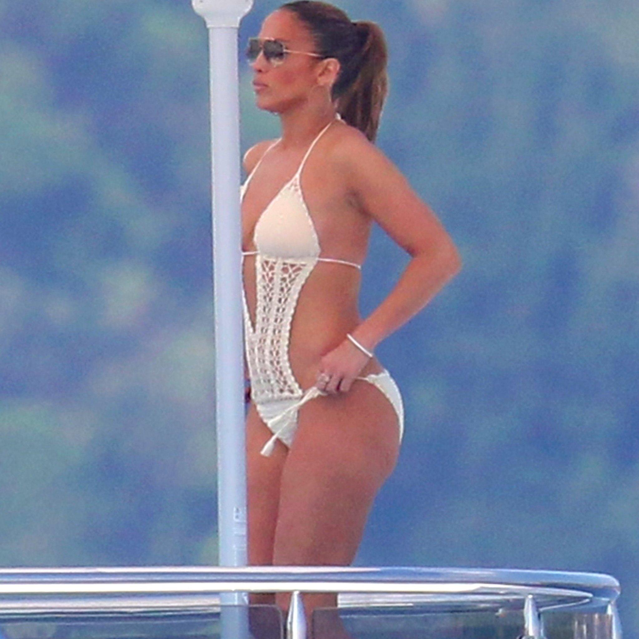 70+ Hottest Jennifer Lopez Bikini Pictures Which Will Make You Feel Arousing | Best Of Comic Books