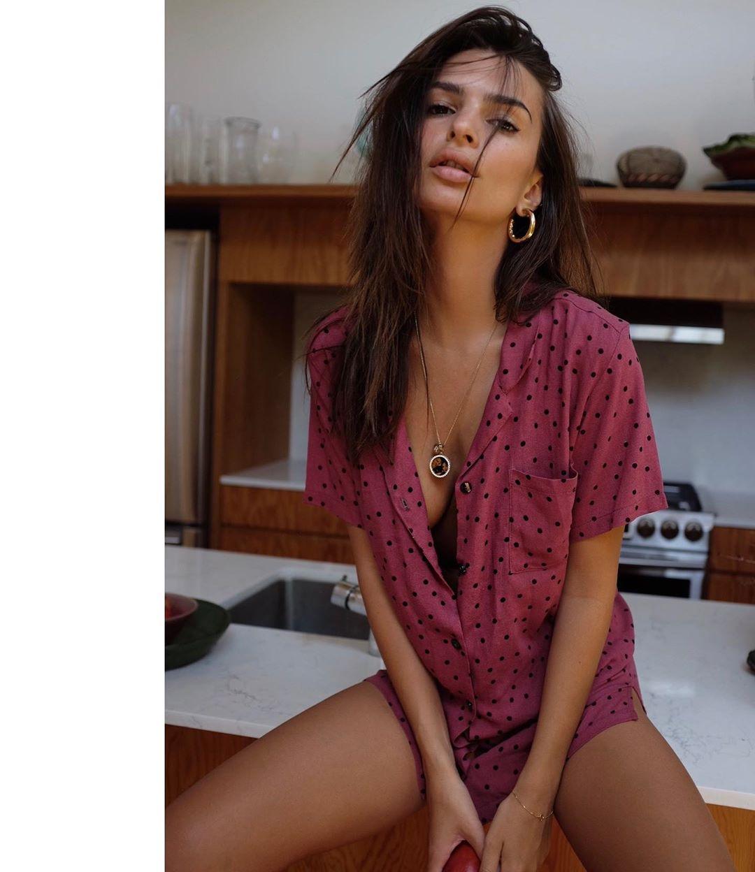 71 Hot Pictures Of Emily Ratajkowski Explore Her Extremely Sexy Body | Best Of Comic Books