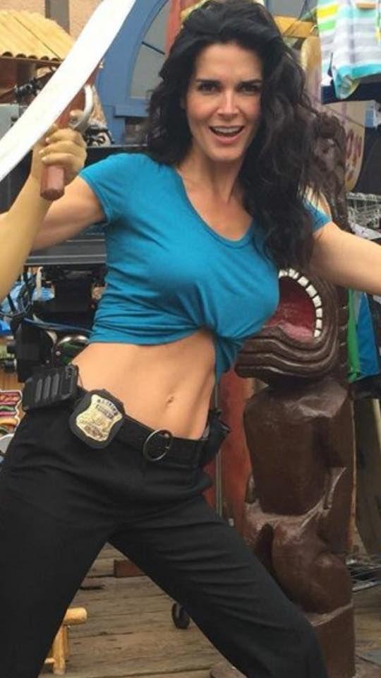 75+ Hot And Sexy Pictures of Angie Harmon Are Hypnotising To Watch | Best Of Comic Books