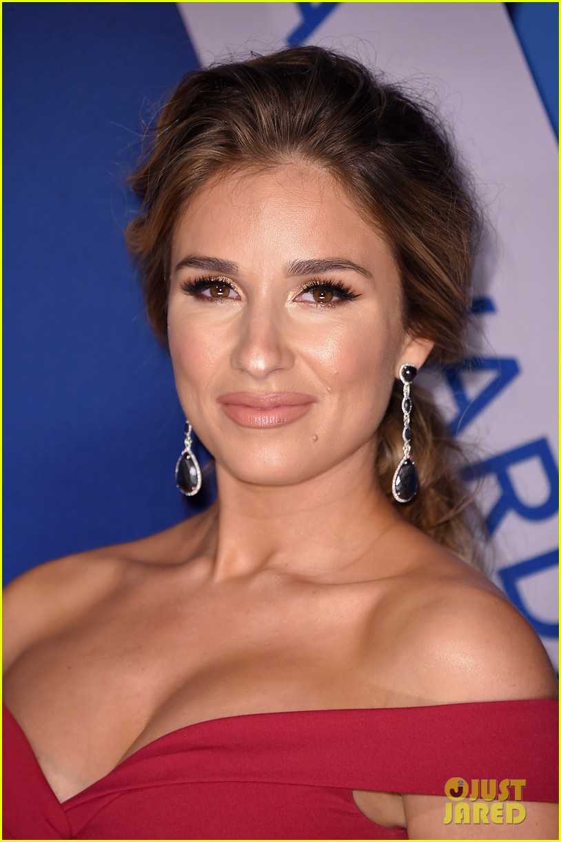 75+ Hot And Sexy Pictures Of Jessie James Decker Explore Her Curvy Body | Best Of Comic Books