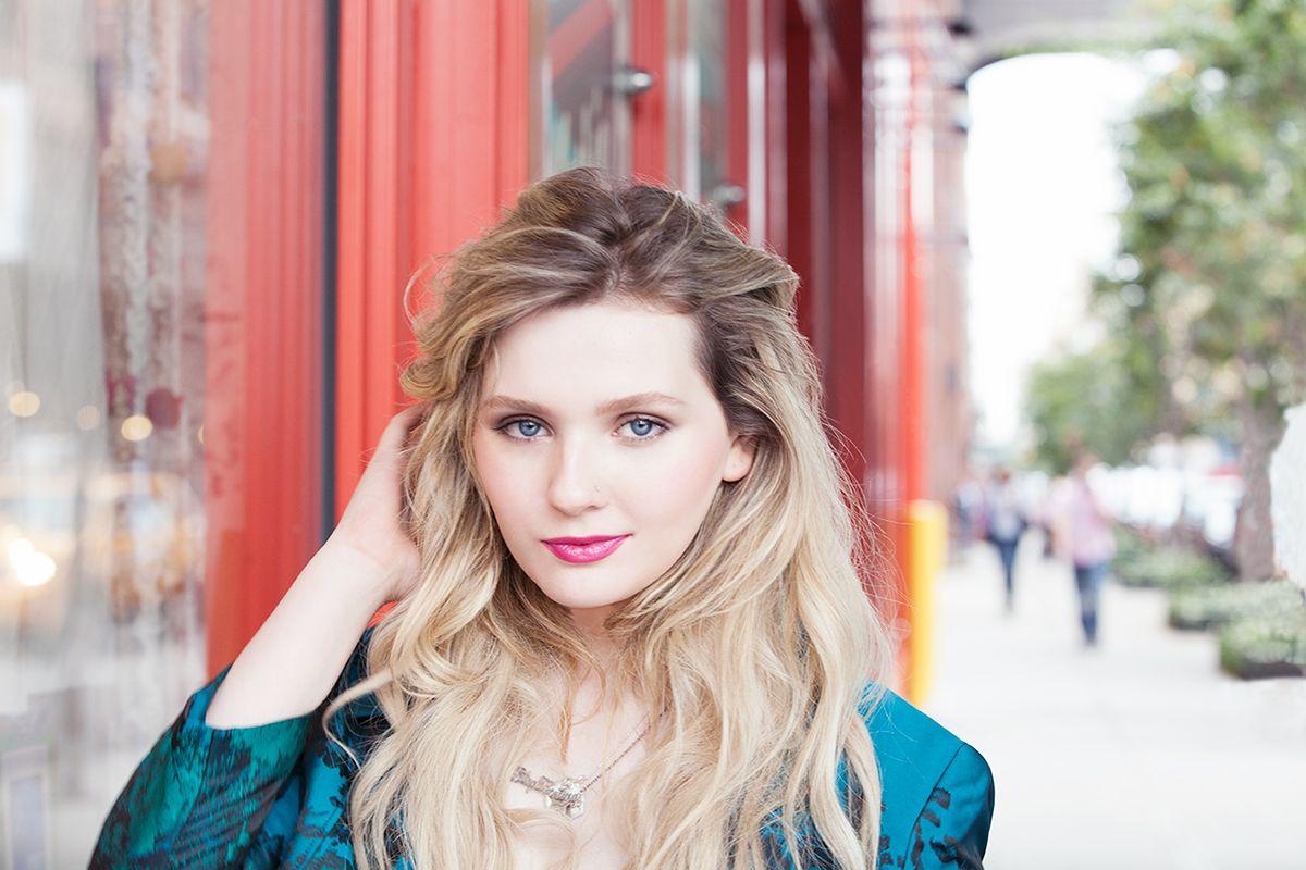 75+ Hot Pictures Of Abigail Breslin Are Epitome Of Sexiness | Best Of Comic Books