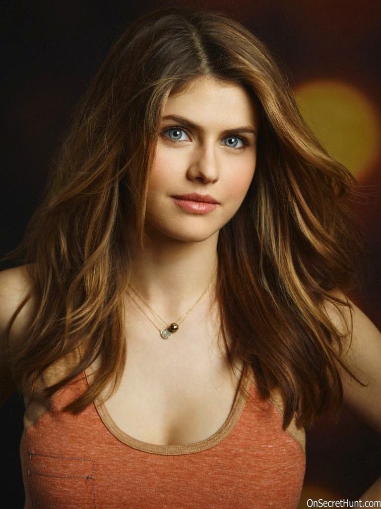 75+ Hot Pictures Of Alexandra Daddario – Which Superheroine She Should Play In DC or Marvel Movies? | Best Of Comic Books