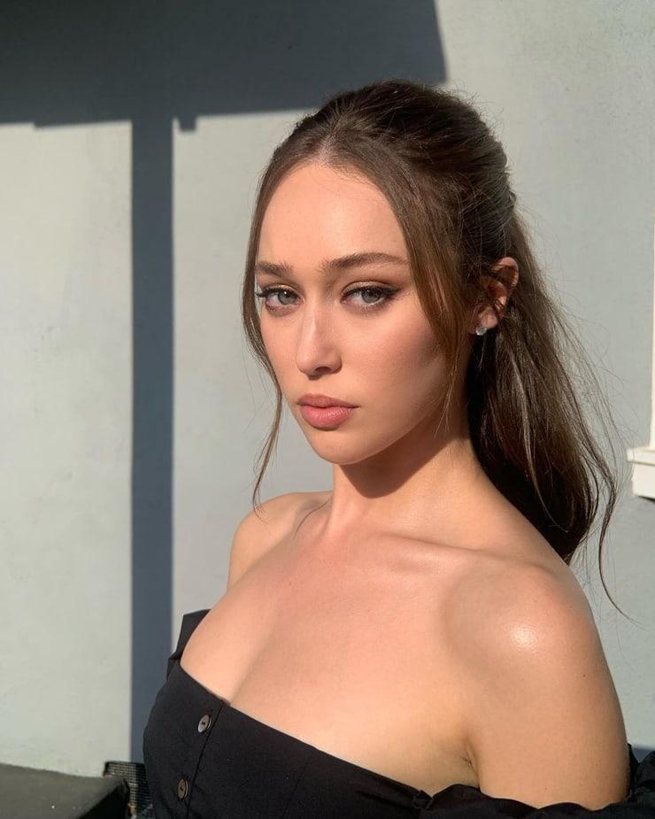 75+ Hot Pictures Of Alycia Debnam-Carey Which Prove She Is The Sexiest Woman On The Planet | Best Of Comic Books