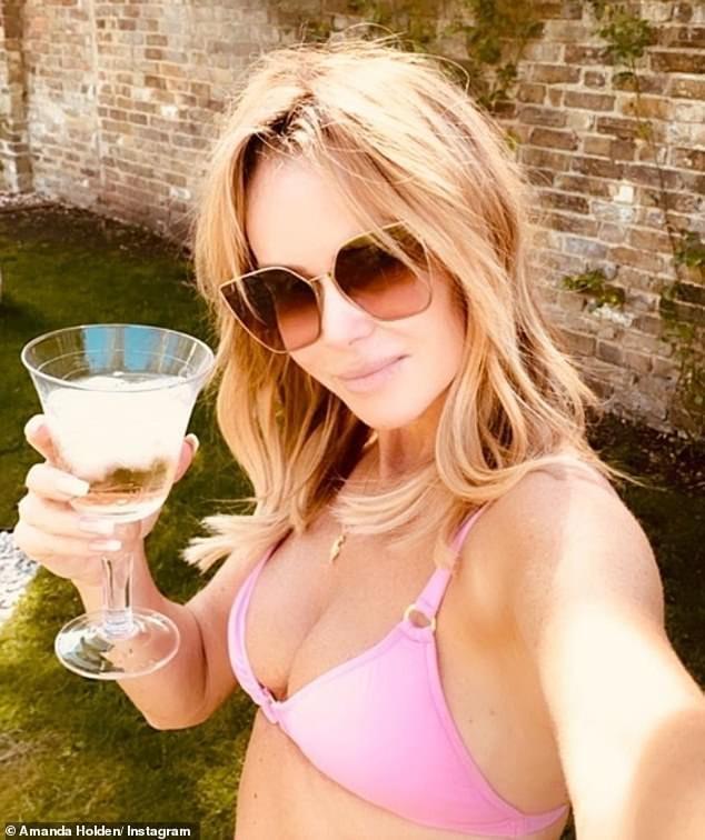 75+ Hot Pictures Of Amanda Holden Are Too Damn Appealing | Best Of Comic Books