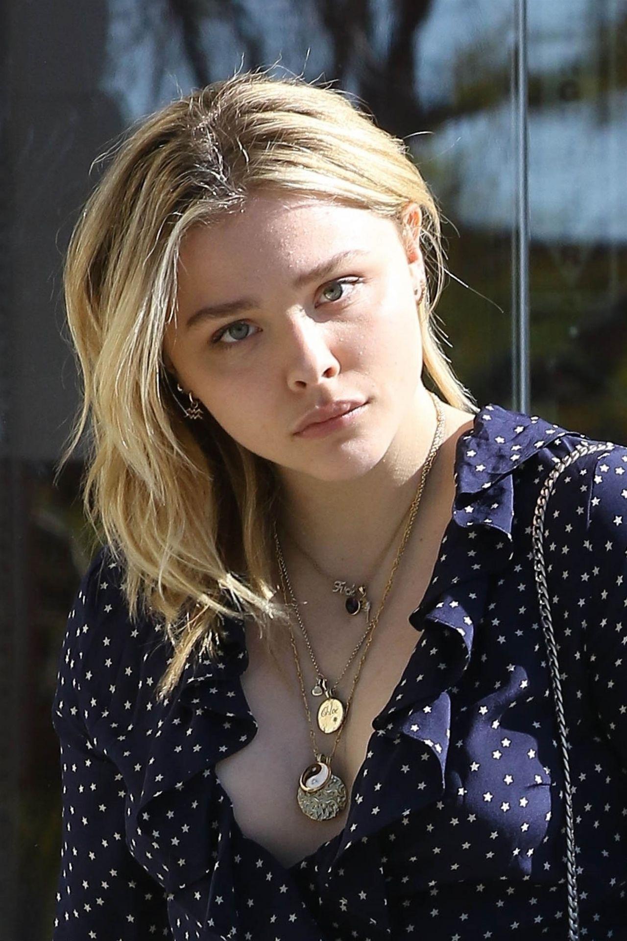 75+ Hot Pictures of Chloe Grace Moretz From Hit-Girl Actress Kick-Ass Movie | Best Of Comic Books