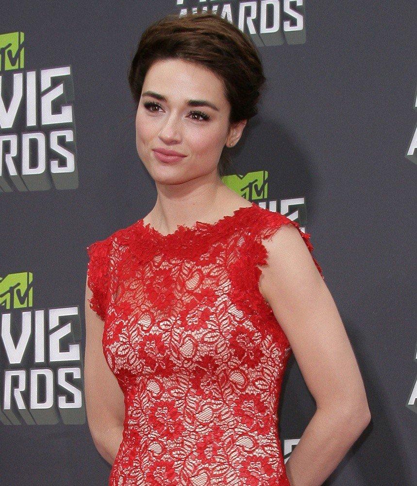 75+ Hot Pictures Of Crystal Reed That Are Sure To Make You Her Biggest Fan | Best Of Comic Books