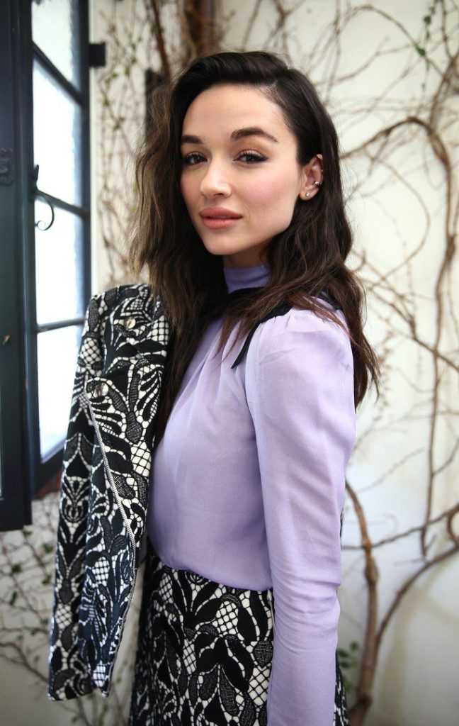75+ Hot Pictures Of Crystal Reed That Are Sure To Make You Her Biggest Fan | Best Of Comic Books