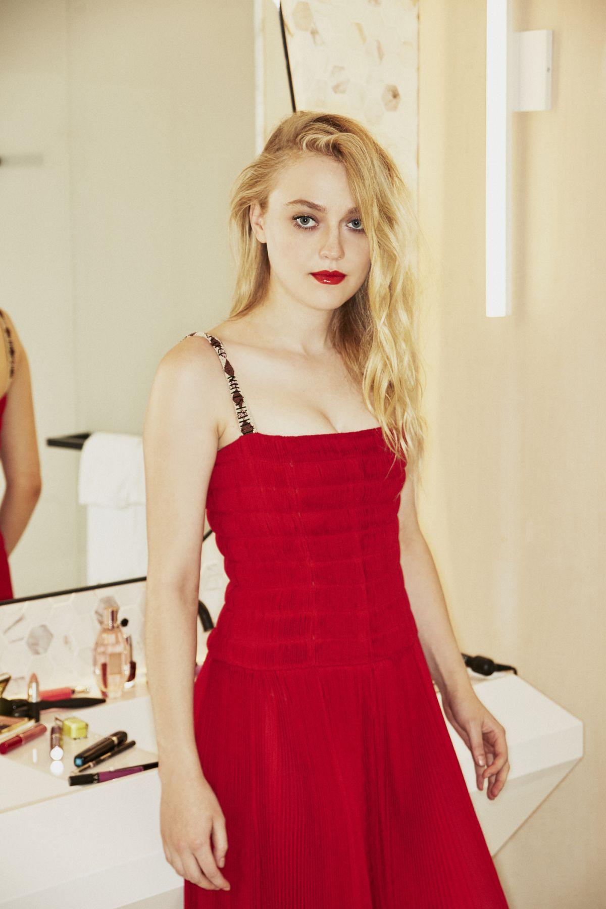 75+ Hot Pictures Of Dakota Fanning Are Truly Epic | Best Of Comic Books
