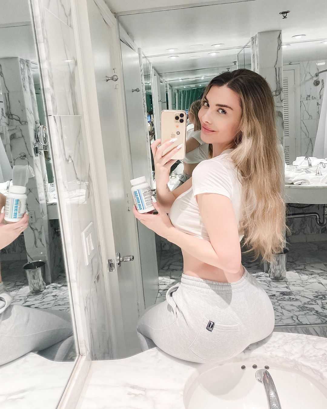 75+ Hot Pictures Of Emily Sears Will Make You Love Australian Women Even More | Best Of Comic Books