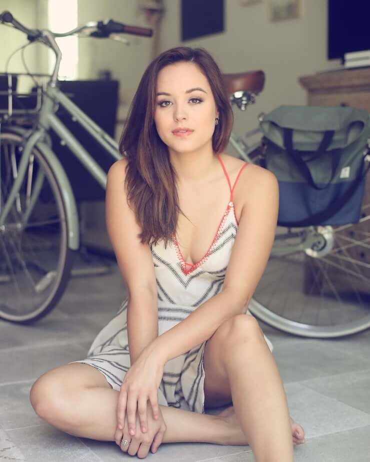 75+ Hot Pictures Of Hayley Orrantia Which Will Make You Drool For | Best Of Comic Books