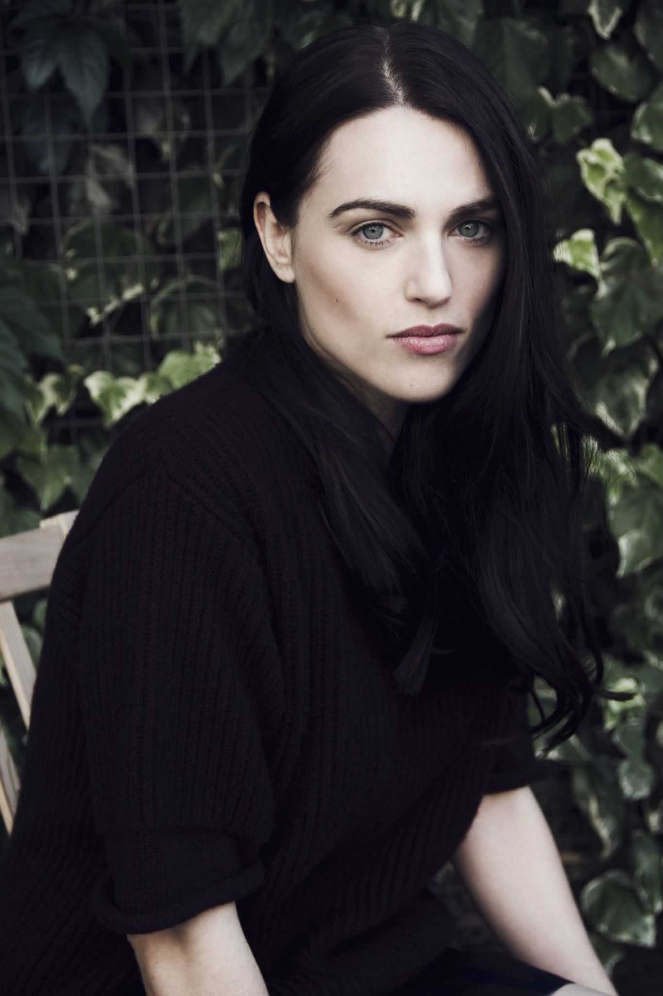 75+ Hot Pictures Of Katie McGrath – Lena Luthor Actress In Supergirl TV Show | Best Of Comic Books