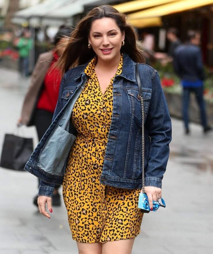 75+ Hot Pictures Of Kelly Brook Prove She Is A Voluptuous Fox Of Hollywood | Best Of Comic Books