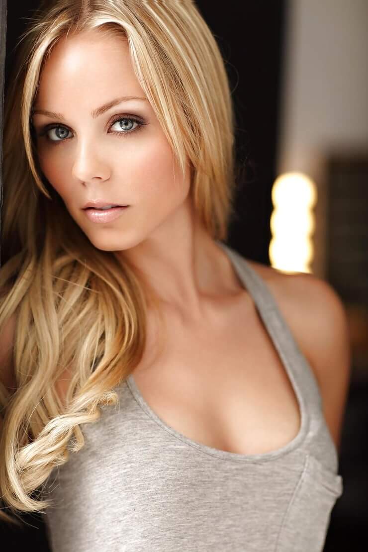 75+ Hot Pictures Of Laura Vandervoort Amazing Supergirl From Smallville TV Series | Best Of Comic Books