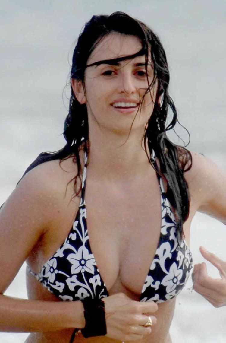 75+ Hot Pictures Of Penelope Cruz Confirm That She Doesn’t Age At All | Best Of Comic Books