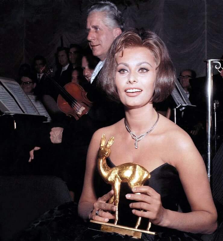 75+ Hot Pictures Of Sophia Loren Which Will Make You Restless | Best Of Comic Books