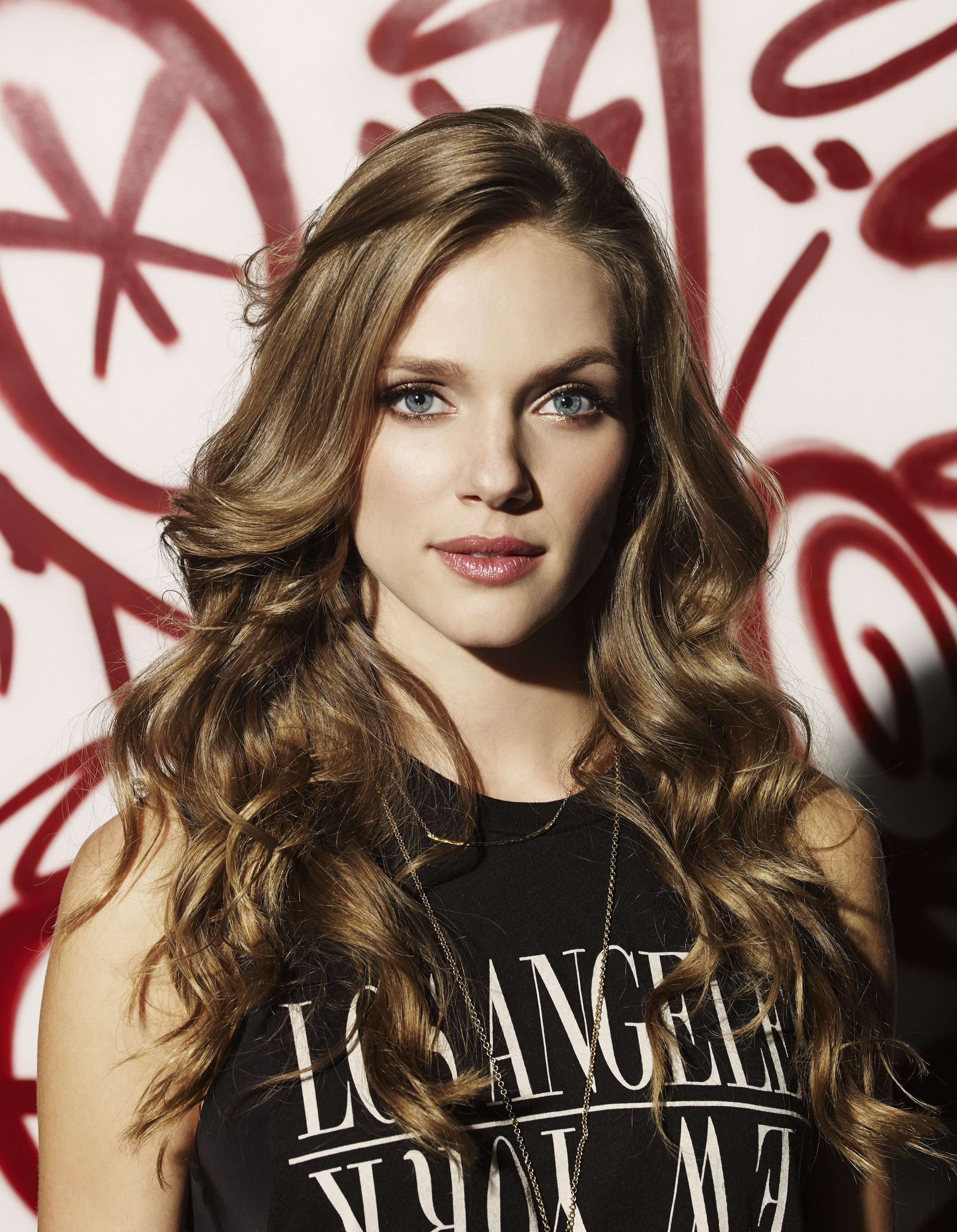 75+ Hot Pictures Of Tracy Spiridakos Are Truly Work Of Art | Best Of Comic Books