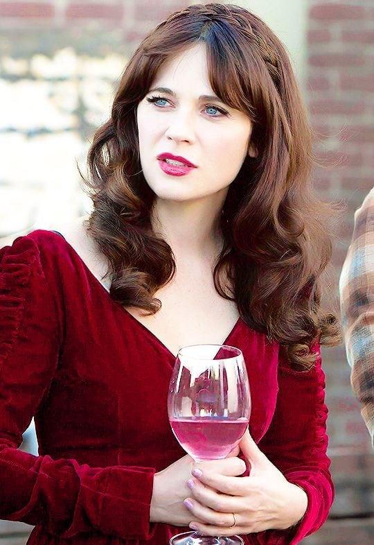 75+ Hot Pictures Of Zooey Deschanel Are Here To Make Your Day Awesome | Best Of Comic Books