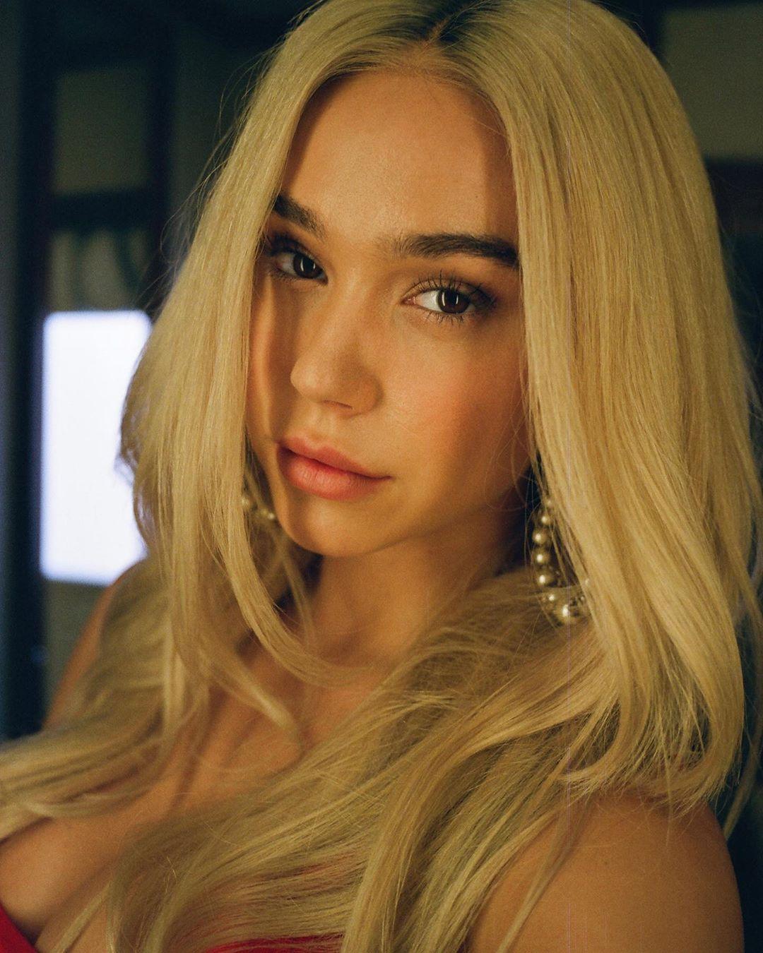 75+ Hottest Alexis Ren Pictures Will Make You Hot under the collar | Best Of Comic Books