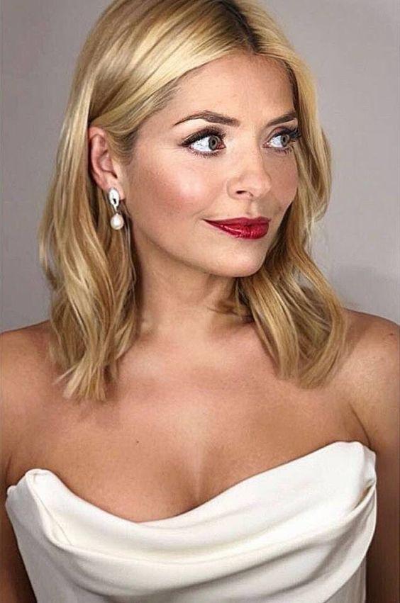 75+ Sexy Holly Willoughby Pictures Show Off Hot Curvy Body | Best Of Comic Books