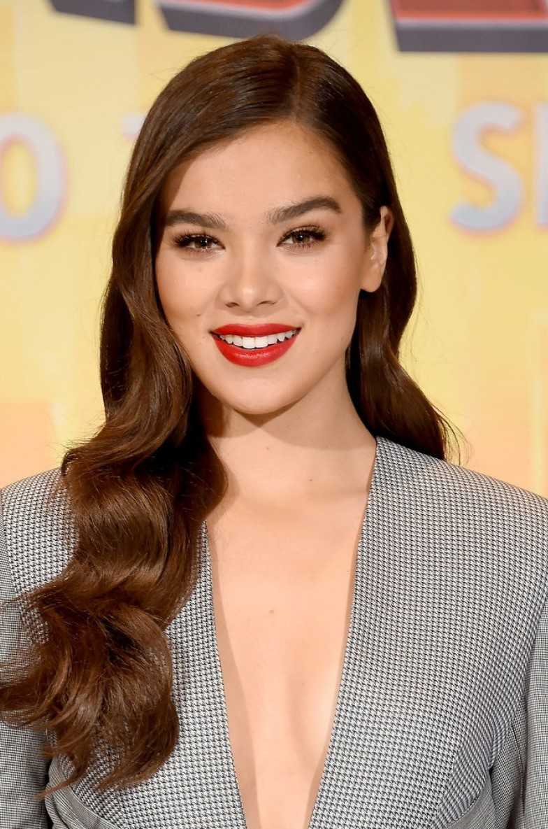 80+ Hot Pictures Of Hailee Steinfeld – Bumblebee Movie’s Lead Actress | Best Of Comic Books