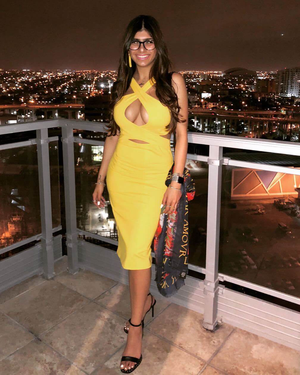 80+ Hot Pictures Of Mia Khalifa Which Demonstrate She Is The Hottest Lady On Earth | Best Of Comic Books