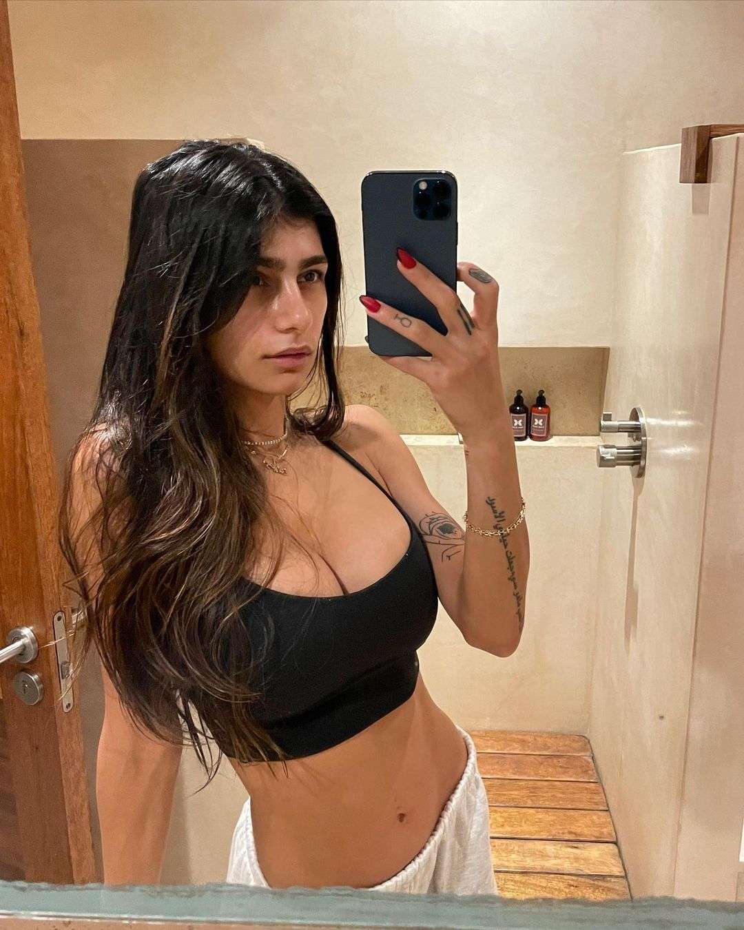 80+ Hot Pictures Of Mia Khalifa Which Demonstrate She Is The Hottest Lady On Earth | Best Of Comic Books