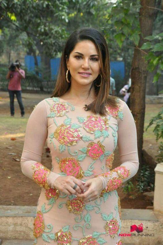 90+ Hot Pictures Of Sunny Leone Which Are Just Too Damn Cute And Sexy At The Same Time | Best Of Comic Books