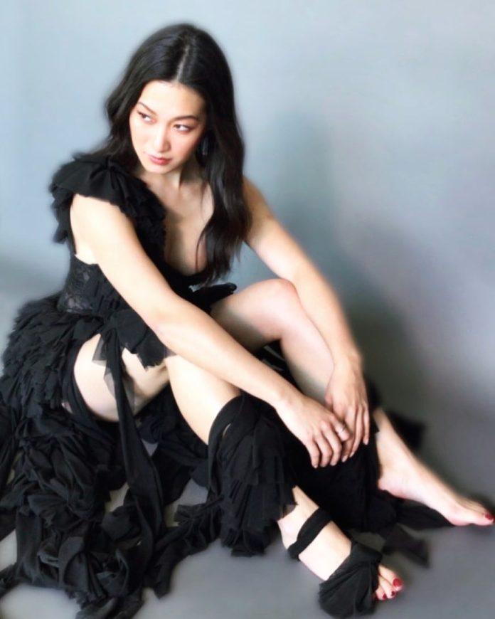 Kara Wang Hottest Pictures (40 Photos)