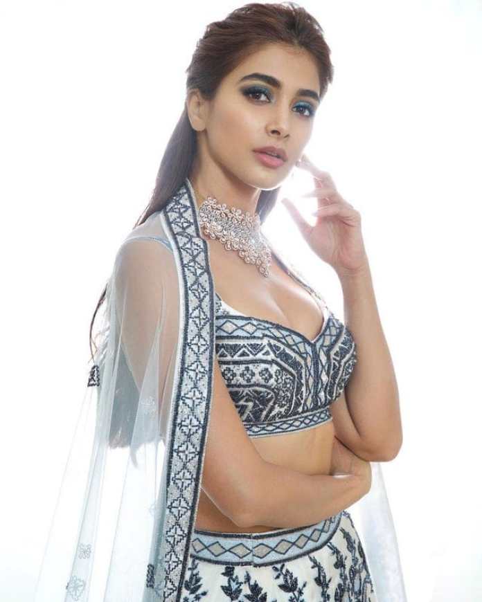 Pooja Hegde Hottest Pictures (39 Photos)
