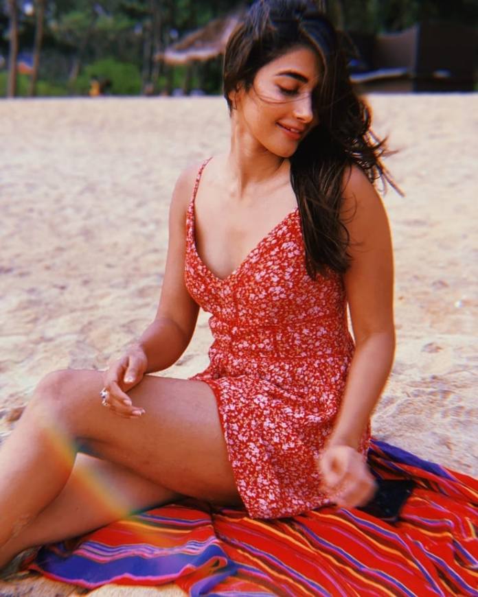 Pooja Hegde Hottest Pictures (39 Photos)